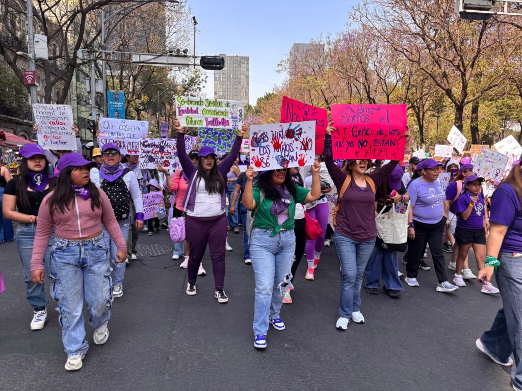 Inicia marcha histórica 8M 2026 en CDMX. Rostros de la resistencia
