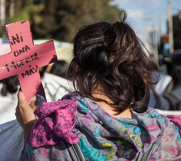 Defensoras señalan vacíos y omisiones en «Ley General de Feminicidio» aprobada por Senado
