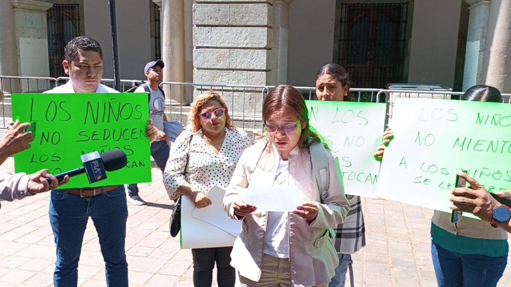 Exigen justicia por niñas de víctimas de abuso sexual en escuela de Oaxaca