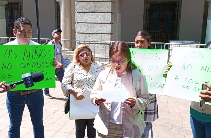 Exigen justicia por niñas de víctimas de abuso sexual en escuela de Oaxaca