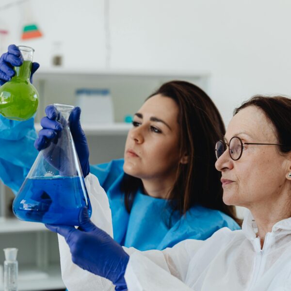 Mujeres se alejan de carreras tecnológicas, necesario romper la brecha STEM