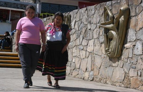 IMSS integró a 2 mil 900 parteras como colaboradoras a nivel nacional