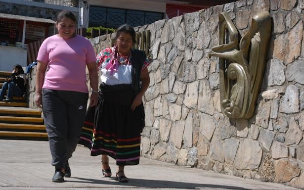 IMSS integró a 2 mil 900 parteras como colaboradoras a nivel nacional