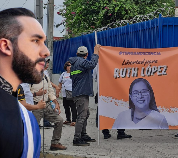 Bukele arremete contra medios y defensoras en El Salvador