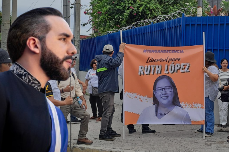 Bukele arremete contra medios y defensoras en El Salvador