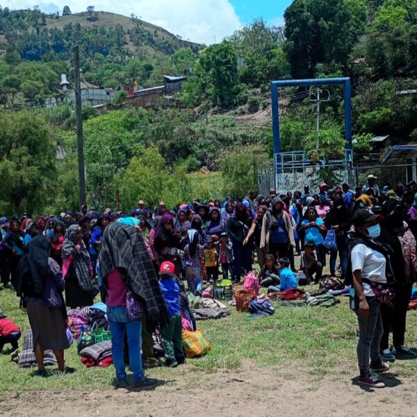 Durante 17 días siguen las balas y bombas en Huitzapula