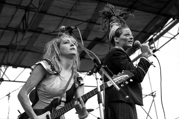 Feministas del punk y precursoras del movimiento Riot Grrrl