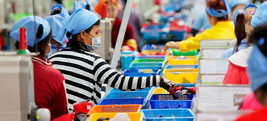 Vida y trabajo de mujeres “pagan el precio” por deuda de países: PNUD