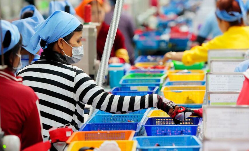 Vida y trabajo de mujeres “pagan el precio” por deuda de países: PNUD