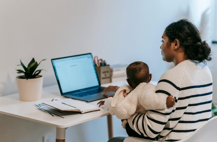 Aprueban dictamen para ampliar derechos de madres trabajadoras en posparto