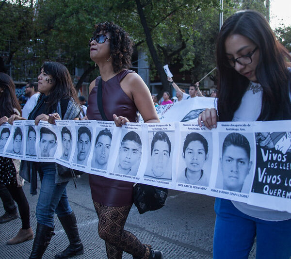 Piden madres y padres de Ayotzinapa a Segob no criminalizarlos ni reprimirlos