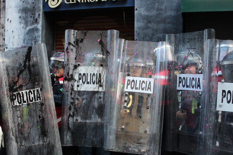 Registran agresiones contra jóvenes, defensoras y periodistas, en Mundial. Policías, los atacantes
