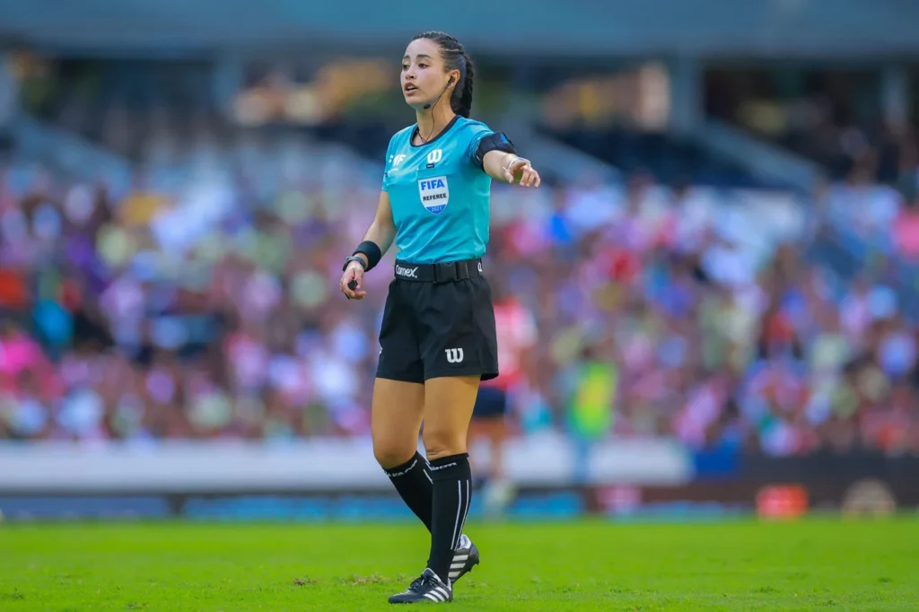 Katia García, primera mexicana árbitra central en un Mundial varonil