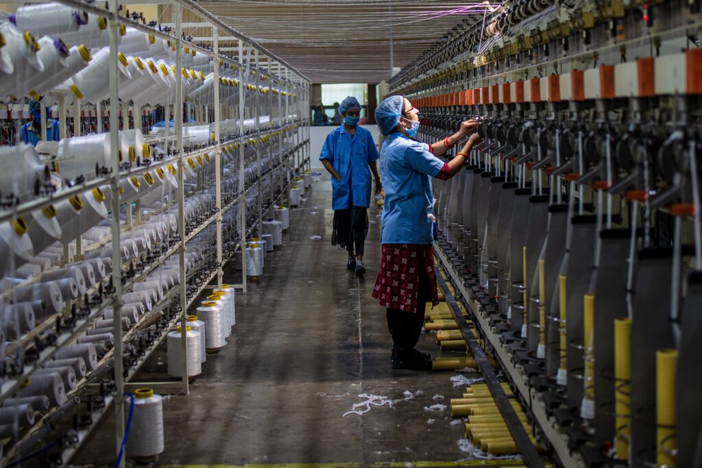«Cuidar también es producir». Proponen incluir los cuidados en política industrial del país
