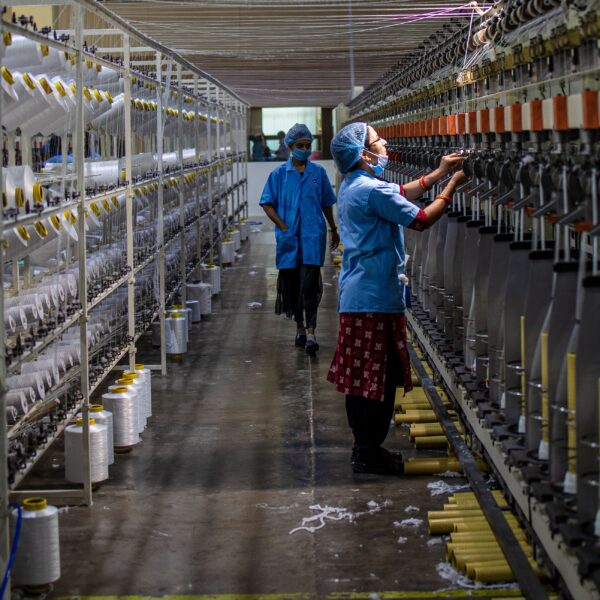 «Cuidar también es producir». Proponen incluir los cuidados en política industrial del país