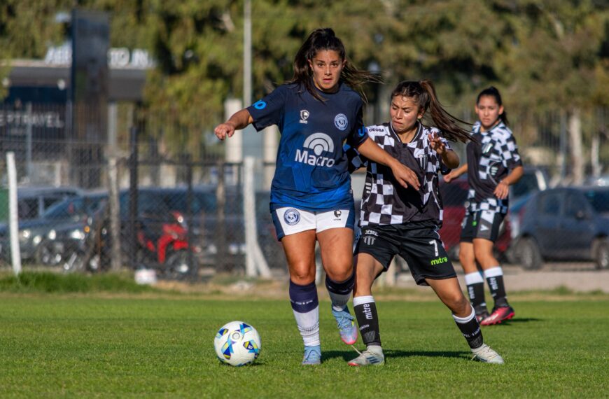 Más de 16 millones de mujeres futbolistas enfrentan brecha salarial y baja participación directiva