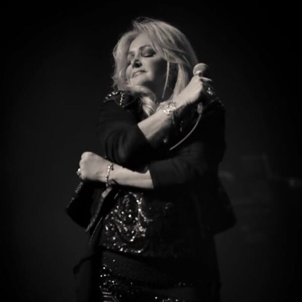 Muere Bonnie Tyler a los 75 años: la voz que desafió los estereotipos de género en el rock