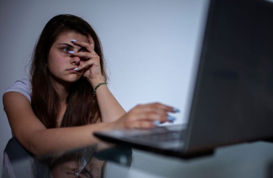 Mujeres y niñas, las principales víctimas de ciberacoso en México; llaman a reforzar la prevención