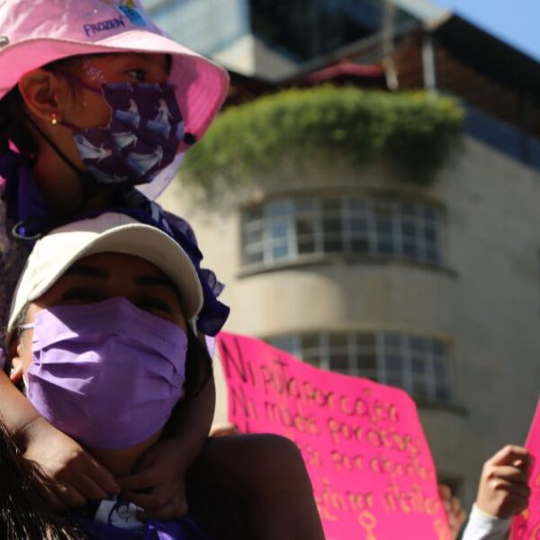 Cuidar también enferma: madres enfrentan la sobrecarga invisible del cuidado