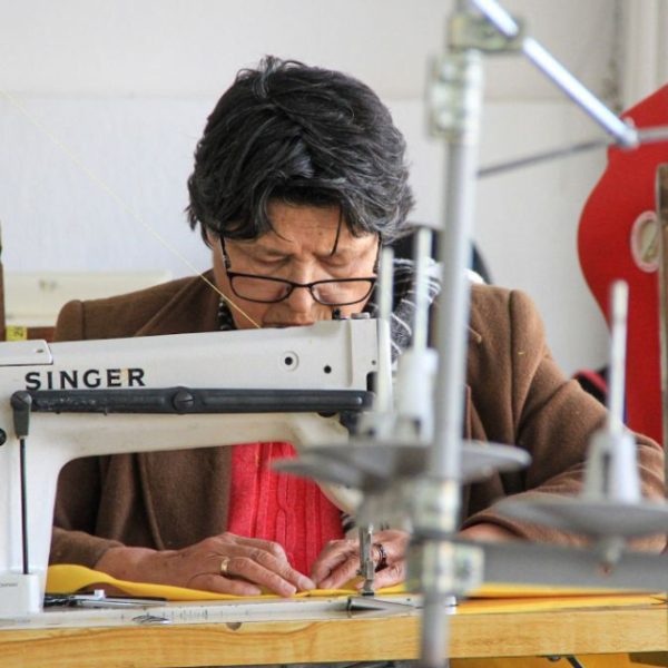 Mujeres sostienen la maquila-textil entre informalidad, bajos salarios y sobrecarga de cuidados