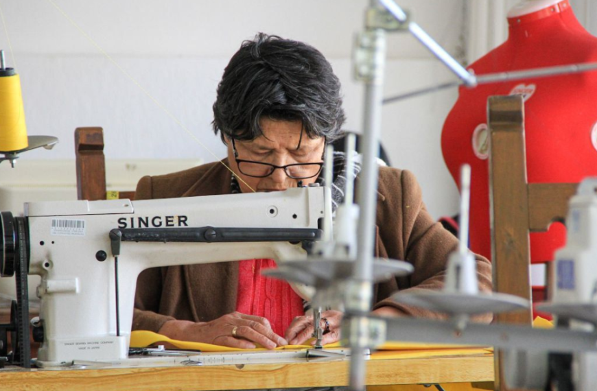 Mujeres sostienen la maquila-textil entre informalidad, bajos salarios y sobrecarga de cuidados