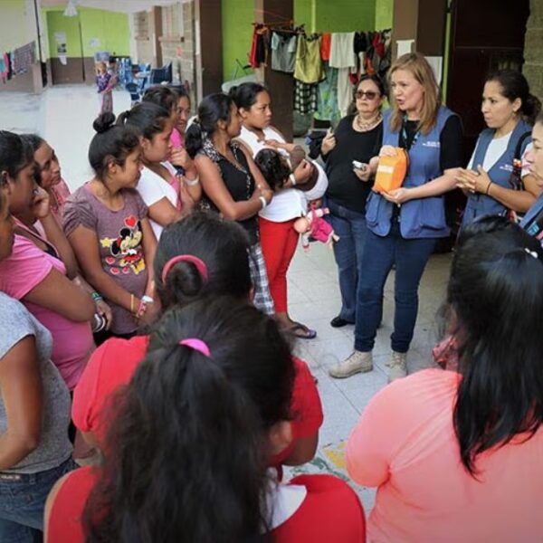 Recortes a la ayuda humanitaria ponen en riesgo a mujeres y niñas en 52 países: ONU Mujeres